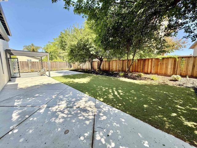 1926 Paseo Del Cajon, Pleasanton CA: https://media.crmls.org/mediaz/6b1fa1c5-19e0-4fcc-a81c-d864488c172b.jpg