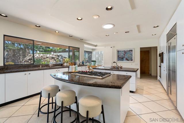 11020 Horizon Hills Dr, El Cajon CA: https://media.crmls.org/mediaz/6b1fe3b5-44fc-4764-aa50-6d7bc7a8e58f.jpg