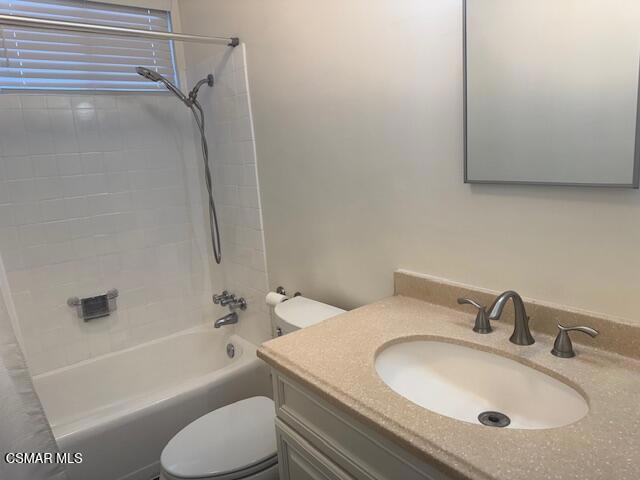2485 Hillcrest Drive, Thousand Oaks CA: https://media.crmls.org/mediaz/6b20505f-8d6c-47f6-8c0c-8880ccd5640a.jpg