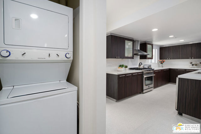 588 E San Lorenzo Road, Palm Springs CA: https://media.crmls.org/mediaz/6b20de98-2250-462e-8220-327d566979e1.jpg
