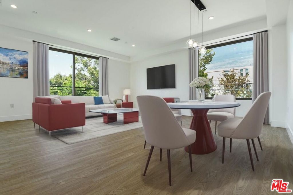 1206 N Sycamore Avenue #4