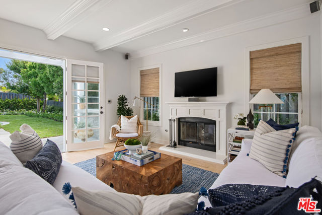 28870 Hampton Place, Malibu CA: https://media.crmls.org/mediaz/6b218dd4-a061-4e93-bdac-2f406aa5dc04.jpg