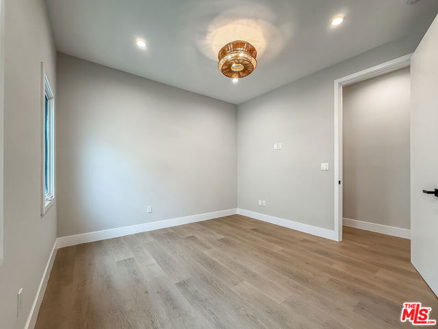150 N Arnaz Drive, Beverly Hills CA: https://media.crmls.org/mediaz/6b21a15c-7989-4793-8209-2d827b9d13f1.jpg