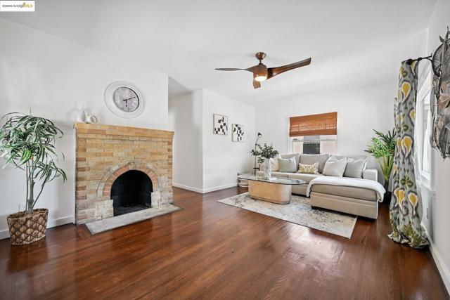 3316 Coolidge Ave, Oakland CA: https://media.crmls.org/mediaz/6b21dbc3-f551-47aa-ad57-fee1c9bed00b.jpg