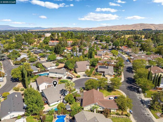 4516 Spring Valley Way, Concord CA: https://media.crmls.org/mediaz/6b21e3a1-d887-4db2-87a3-0b4706a1a610.jpg