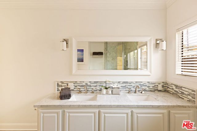 13128 Hartsook Street, Sherman Oaks CA: https://media.crmls.org/mediaz/6b220360-3ec2-4399-b2f7-db9ca2a0276e.jpg