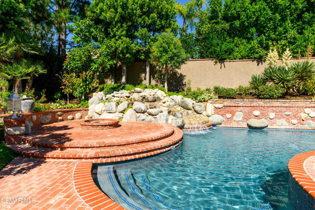 29515 Weeping Willow Drive, Agoura Hills CA: https://media.crmls.org/mediaz/6b2212c3-97a3-41b3-9a66-71d92286874e.jpg