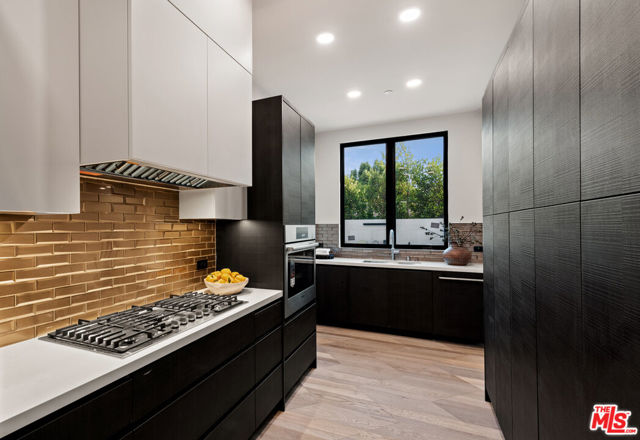 Drew Fenton | 505 Barrington Avenue Los Angeles CA | MLS: 7255319
