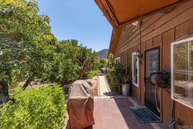 Detail Gallery Image 17 of 60 For 945 El Paseo, Vista,  CA 92084 - 4 Beds | 3 Baths