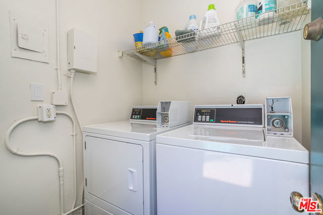 1330 S Barrington Avenue, Los Angeles CA: https://media.crmls.org/mediaz/6b23245f-d95a-49d8-9e30-88ac0f47ea10.jpg