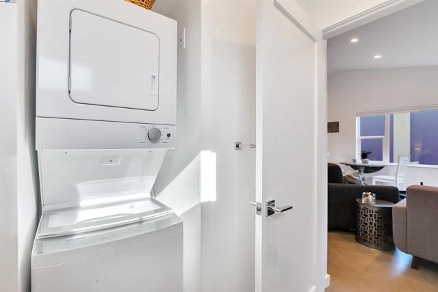 930 Magnolia Drive, Alameda CA: https://media.crmls.org/mediaz/6b233e9b-27ac-4315-bc84-d1486bc53637.jpg