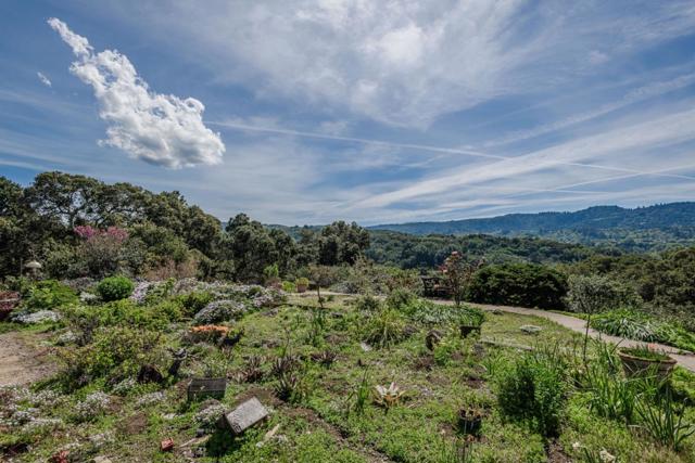 640 Los Trancos Road,  CA: https://media.crmls.org/mediaz/6b239e31-1bf0-45b3-9fd2-1ccc59bf5ba6.jpg