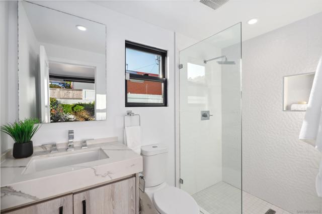 4370 Newport Avenue, San Diego, California 92107, 5 Bedrooms Bedrooms, ,5 BathroomsBathrooms,Single Family Residence,For Sale,Newport Avenue,240007797SD