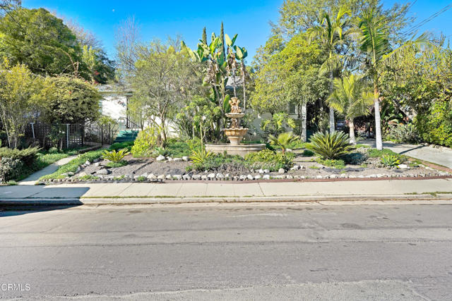 4824 Toland Way, Los Angeles CA: https://media.crmls.org/mediaz/6b24d930-3fff-4672-8a4e-23e745a76f87.jpg