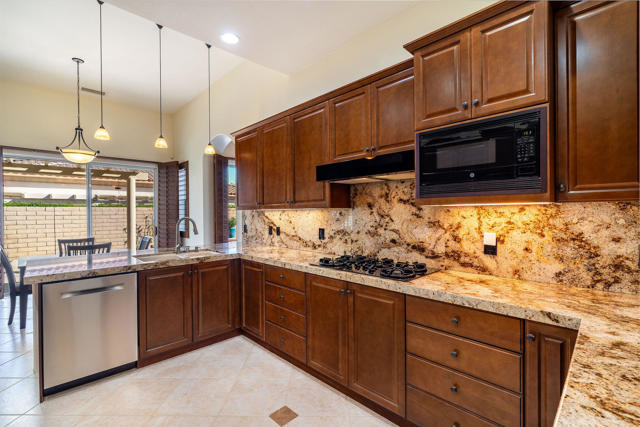 Image 11 of 22 For 49590 Loren Court