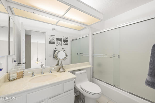 680 Sedgeworth Court, Simi Valley CA: https://media.crmls.org/mediaz/6b25782e-cd30-4989-9b95-0c737229dbfb.jpg