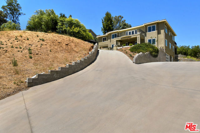 29677 Mulholland Highway, Agoura Hills CA: https://media.crmls.org/mediaz/6b25b3ef-a0f1-4886-866f-4c4c0497ae3d.jpg