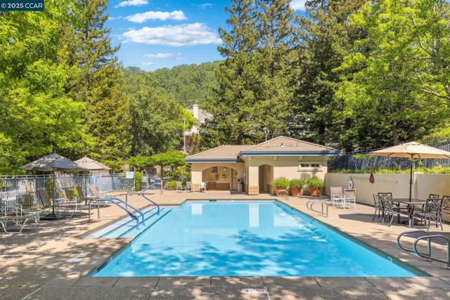 5920 Horsemans Canyon Dr, Walnut Creek CA: https://media.crmls.org/mediaz/6b25e408-67bb-4b6a-bd2b-37c736d30c5f.jpg