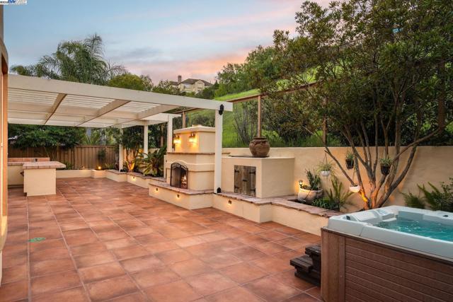 10828 Inspiration Cir, Dublin CA: https://media.crmls.org/mediaz/6b261823-1453-4760-8ec5-cc2247d67805.jpg