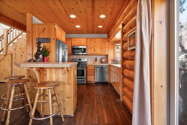 1351 Balsam Drive, Big Bear CA: https://media.crmls.org/mediaz/6b265e6f-cce9-4221-82ba-66eee7e08c2c.jpg