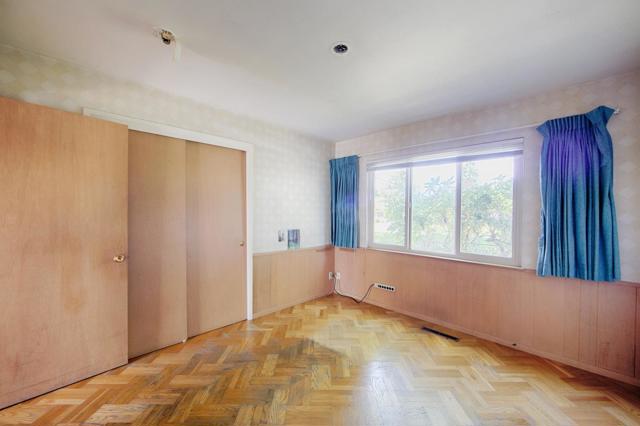 3810 Grove Avenue, Palo Alto CA: https://media.crmls.org/mediaz/6b267e00-40fe-494d-931c-9404cad7c8a5.jpg