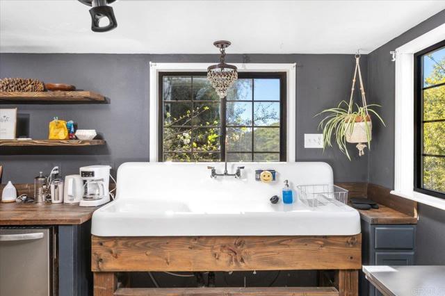 40707 Intrepid Rd, Hemet CA: https://media.crmls.org/mediaz/6b268a4c-e01b-460a-a861-5a1078840cc2.jpg