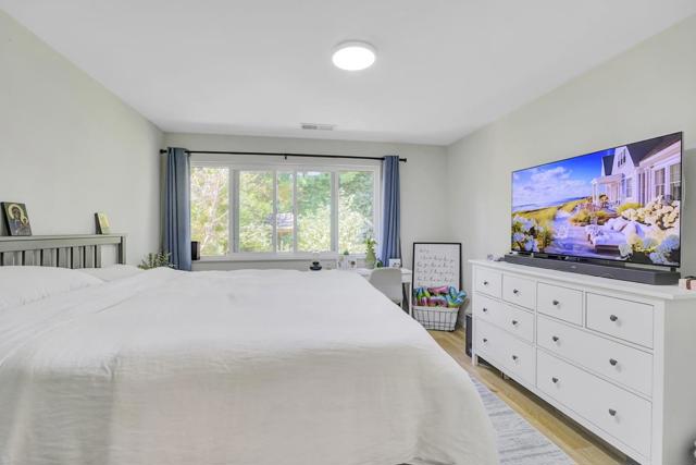 667 Cuesta Drive, Los Altos CA: https://media.crmls.org/mediaz/6b26fcce-ff4d-4522-92ed-3748916bff50.jpg