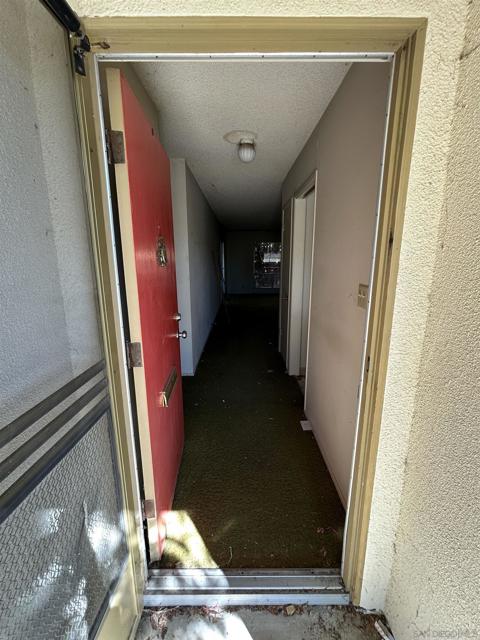 1638 La Tierra Ln, San Marcos CA: https://media.crmls.org/mediaz/6b273720-a51a-4c78-969d-cc7e092f189c.jpg