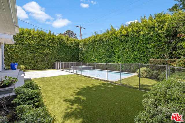 1147 Centinela Avenue, Santa Monica CA: https://media.crmls.org/mediaz/6b27a43a-135f-4ab5-84cc-45e828e29889.jpg