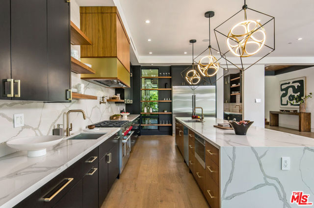 4544 Woodley Avenue, Encino CA: https://media.crmls.org/mediaz/6b27dc4b-d7f8-4f54-ac29-1f033bec7ccc.jpg