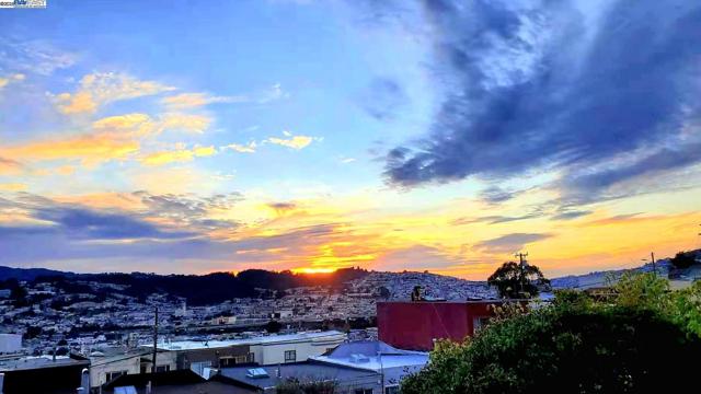 446 Bayview Cir, San Francisco CA: https://media.crmls.org/mediaz/6b289876-a54f-488d-b544-e3f9eaf88837.jpg