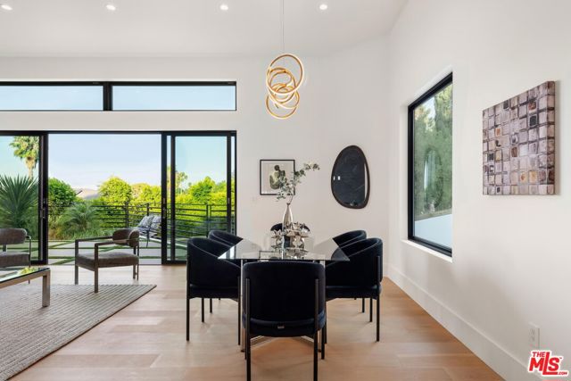 4637 Dunas Lane, Tarzana CA: https://media.crmls.org/mediaz/6b28a15a-ec40-46d7-8ffd-5f22da54e905.jpg