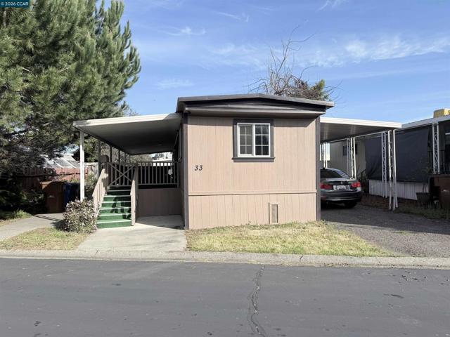 244 American Canyon Rd, American Canyon CA: https://media.crmls.org/mediaz/6b28c43b-b2c1-44bd-af76-b904a420799f.jpg