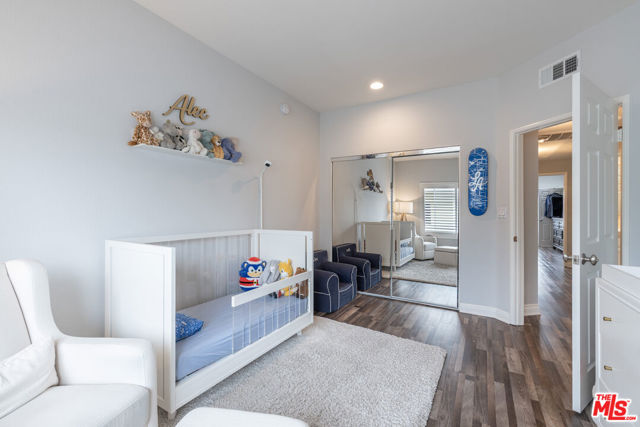 14919 Dickens Street, Sherman Oaks CA: https://media.crmls.org/mediaz/6b28d413-f0c7-40e6-bd19-f9277296d48a.jpg