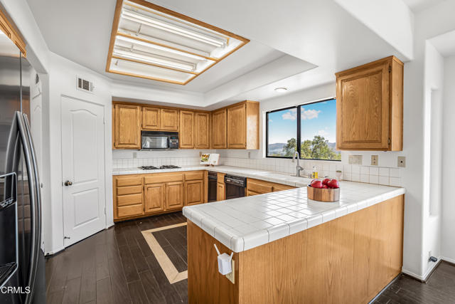 800 Manor Ridge Road, Santa Paula CA: https://media.crmls.org/mediaz/6b28e0ab-f04a-4309-824d-d068489762fb.jpg