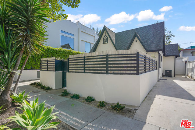 617 Westmount Drive, West Hollywood CA: https://media.crmls.org/mediaz/6b2918db-815d-440a-bd80-a7ba440eb9ce.jpg