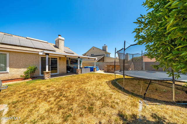 241 Cottonwood Lane, Fillmore CA: https://media.crmls.org/mediaz/6b294918-bab5-40ae-b7c0-b13f0c73d727.jpg