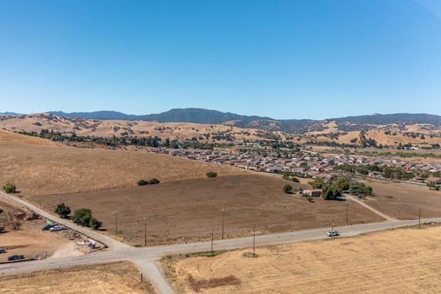 120 Enterprise Road, Hollister CA: https://media.crmls.org/mediaz/6b29a395-6511-4ed9-b150-b8faeeaa74c2.jpg