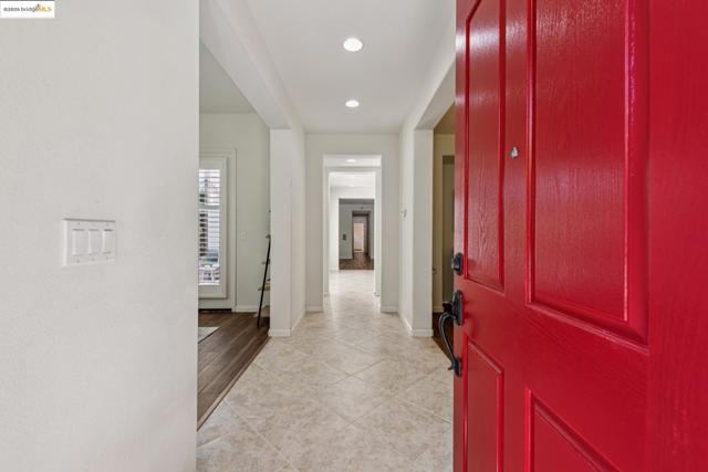 1027 Azuar Drive, Vallejo CA: https://media.crmls.org/mediaz/6b2a1128-5d05-46a9-a82b-df5a6fab069e.jpg
