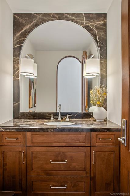 7729 Ivanhoe Avenue, La Jolla CA: https://media.crmls.org/mediaz/6b2a2eb0-6cbd-475f-b384-f591c71ecbfb.jpg