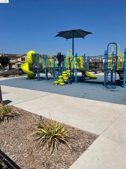 5444 Spring Mountain Ln, Antioch CA: https://media.crmls.org/mediaz/6b2a41e7-2b5f-42b1-bdc1-a50d0501b5bb.jpg