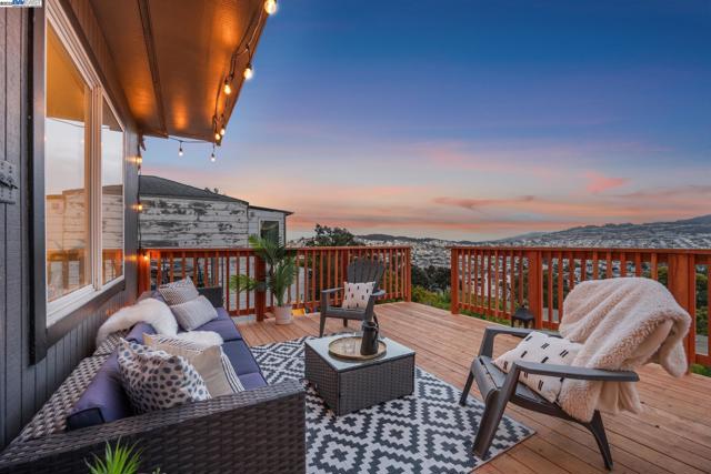 471 JOOST AVENUE, San Francisco CA: https://media.crmls.org/mediaz/6b2aa010-929b-40d3-9602-afacfbb89ea4.jpg