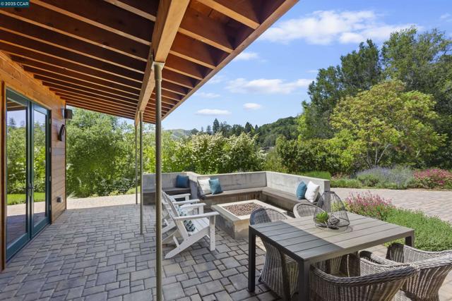 53 Tara Rd, Orinda CA: https://media.crmls.org/mediaz/6b2b4044-bb23-44bc-b513-593f8a856eb3.jpg