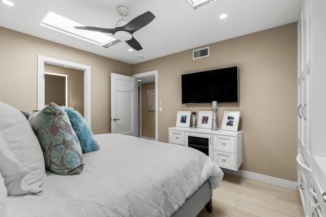 33 Medina Way, Rancho Mirage CA: https://media.crmls.org/mediaz/6b2b8863-1422-4a2b-b92b-90882dcb25f0.jpg