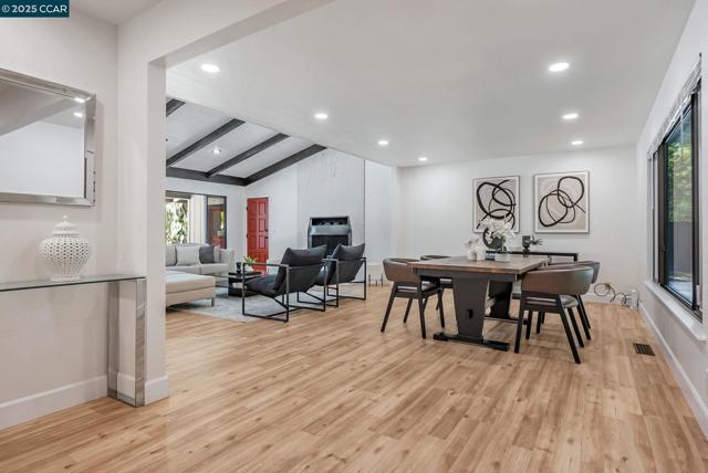 1821 S Main St, Walnut Creek CA: https://media.crmls.org/mediaz/6b2ba95c-4a27-4a62-8527-6639588e7b1b.jpg