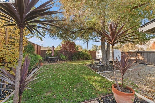 905 S Livermore Ave, Livermore CA: https://media.crmls.org/mediaz/6b2bb85f-46c2-4cfe-938d-119fba75f09e.jpg