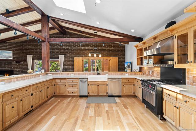 Image 30 of 75 For 1951 Cloverdale Rd