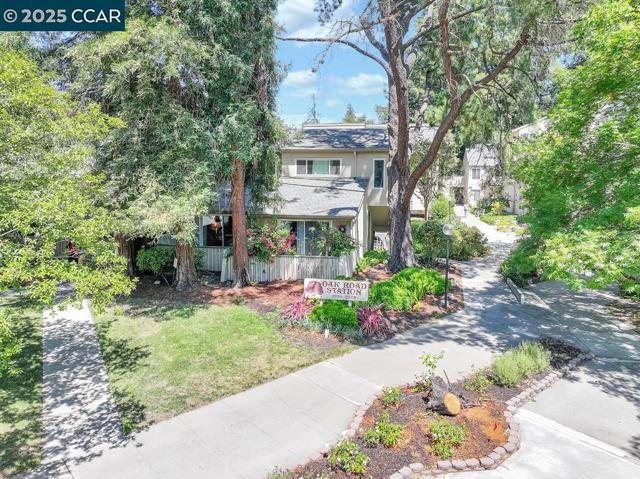 2708 Oak Rd, Walnut Creek CA: https://media.crmls.org/mediaz/6b2c3e1e-0c4e-4321-99cc-f1f12e0f8fe9.jpg