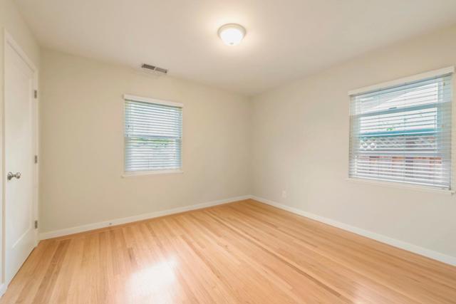 560 6th Avenue, Menlo Park CA: https://media.crmls.org/mediaz/6b2c5f50-4992-4a0b-b658-bbab38ddeac3.jpg