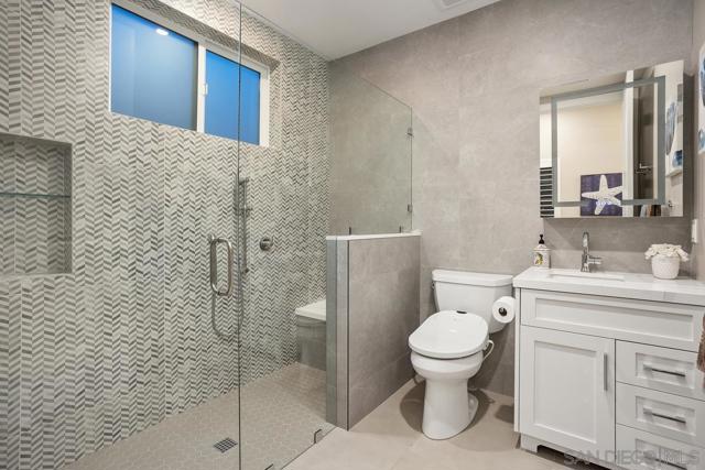 8416 Hidden Cove Way, San Diego CA: https://media.crmls.org/mediaz/6b2c95c0-fac8-4e82-840d-23d70ca6f68c.jpg